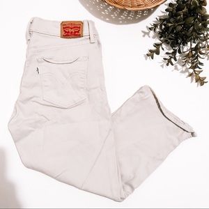 Khaki Levi’s Capri Pants